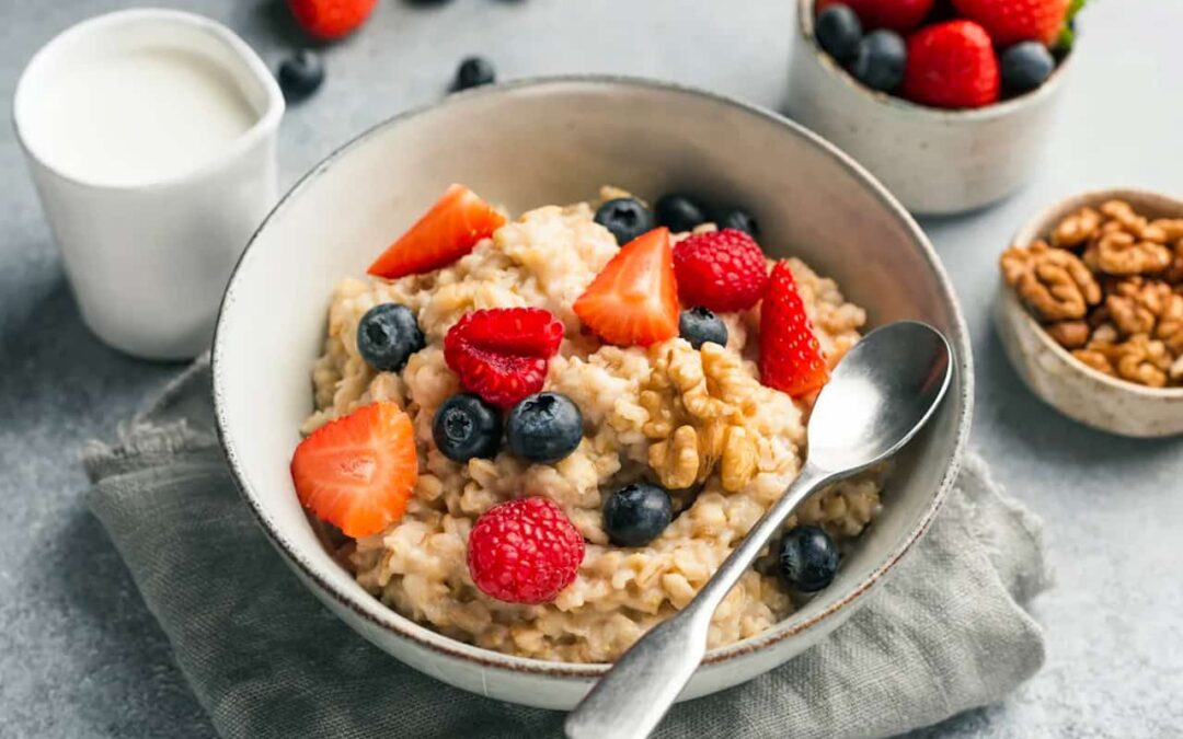 Avena con frutas frescas y nueces