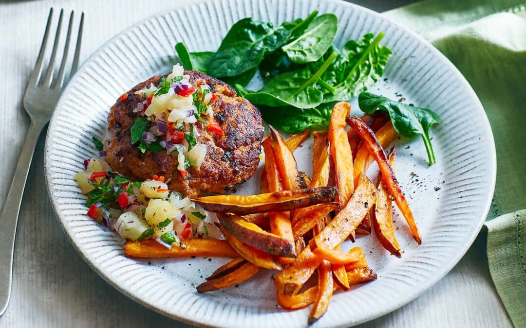 Hamburguesas de pavo con batatas fritas