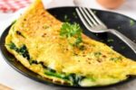 Omelette con espinacas y queso bajo en grasa